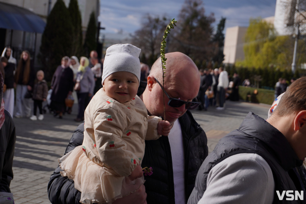 Як у Луцьку освячують Великодні кошики? Фоторепортаж