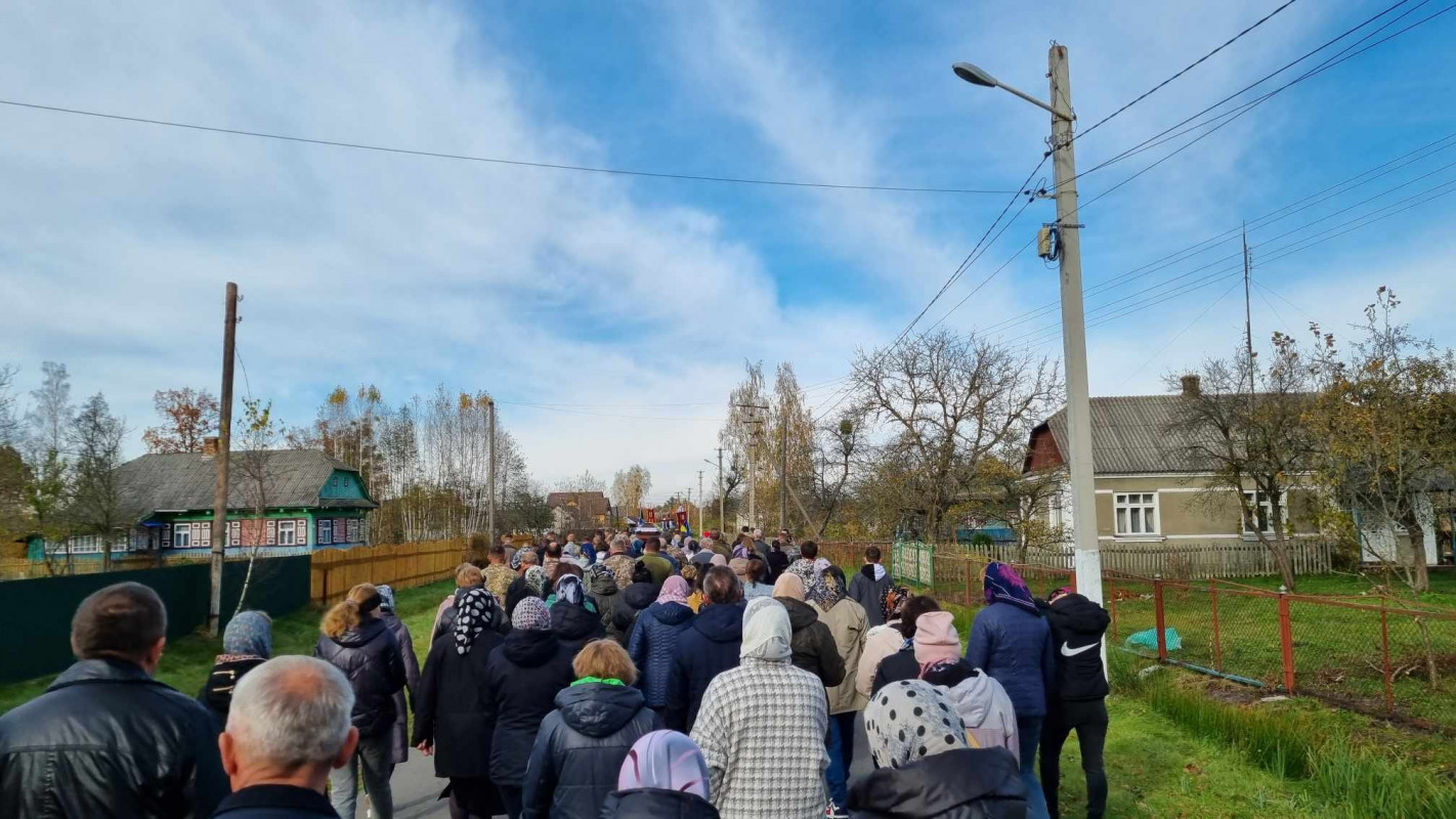 На Волині все село прийшло на поховання Героя Володимира Карпука, якого вважали зниклим безвісти. Фото