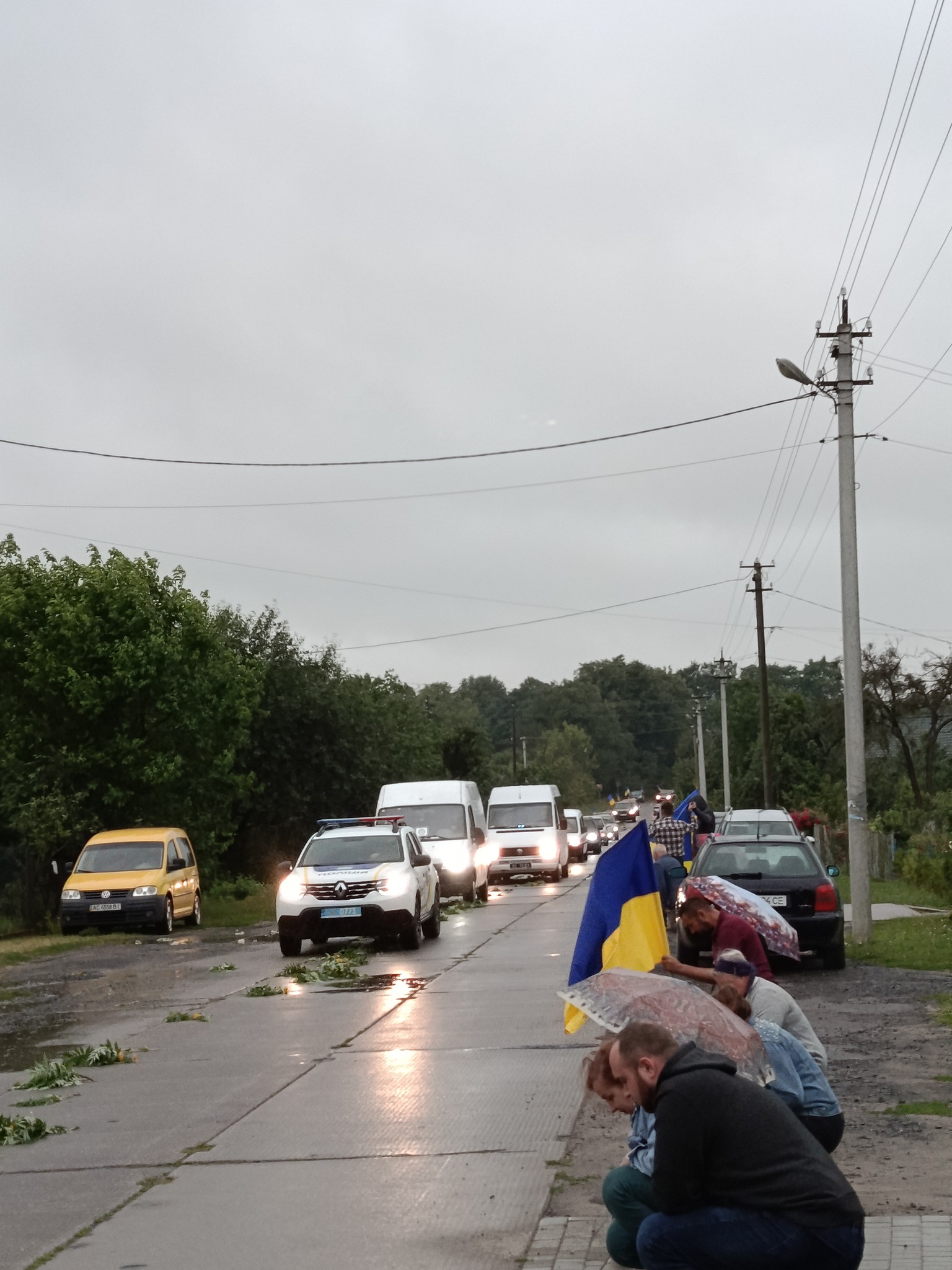 Попри поранення продовжував нести службу до останнього подиху: на Волині в останню земну дорогу провели Героя Олега Романюка