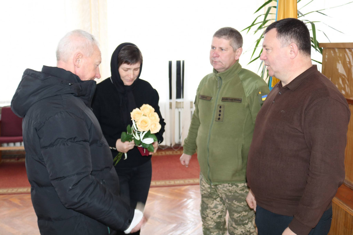 Довгий час вважався зниклим безвісти: на Волині батькам молодого Героя вручили його посмертну нагороду