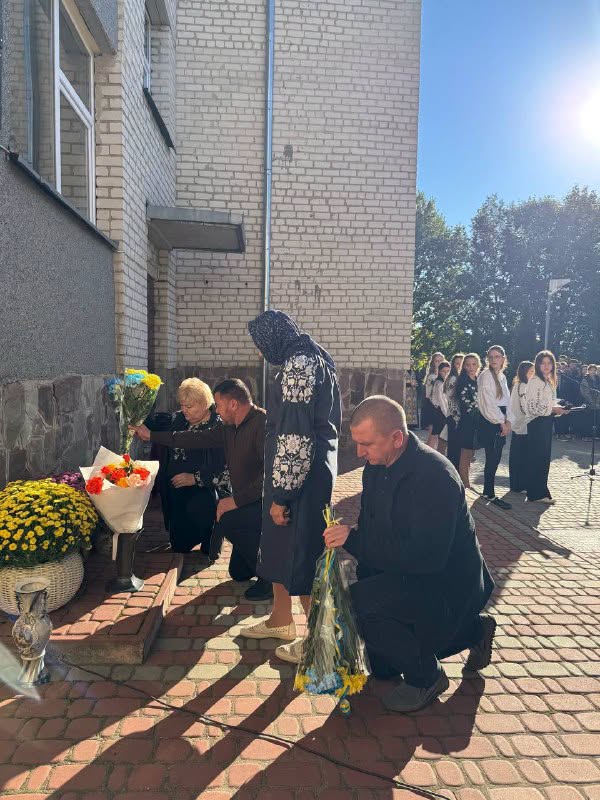Ціною власного життя прикрив відступ побратимів: Герою України з Волині відкрили меморіальну дошку