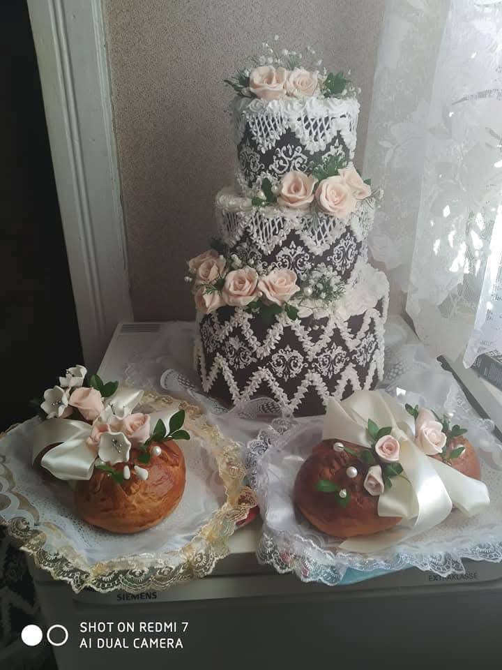 Майстриня з Волині пече короваї, які замовляють по всій Україні та за кордоном