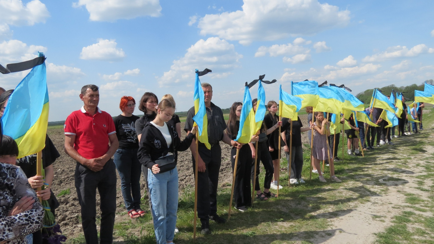 «Справжній солдат»: на Волині в останню земну дорогу провели Героя Геннадія Гогулю