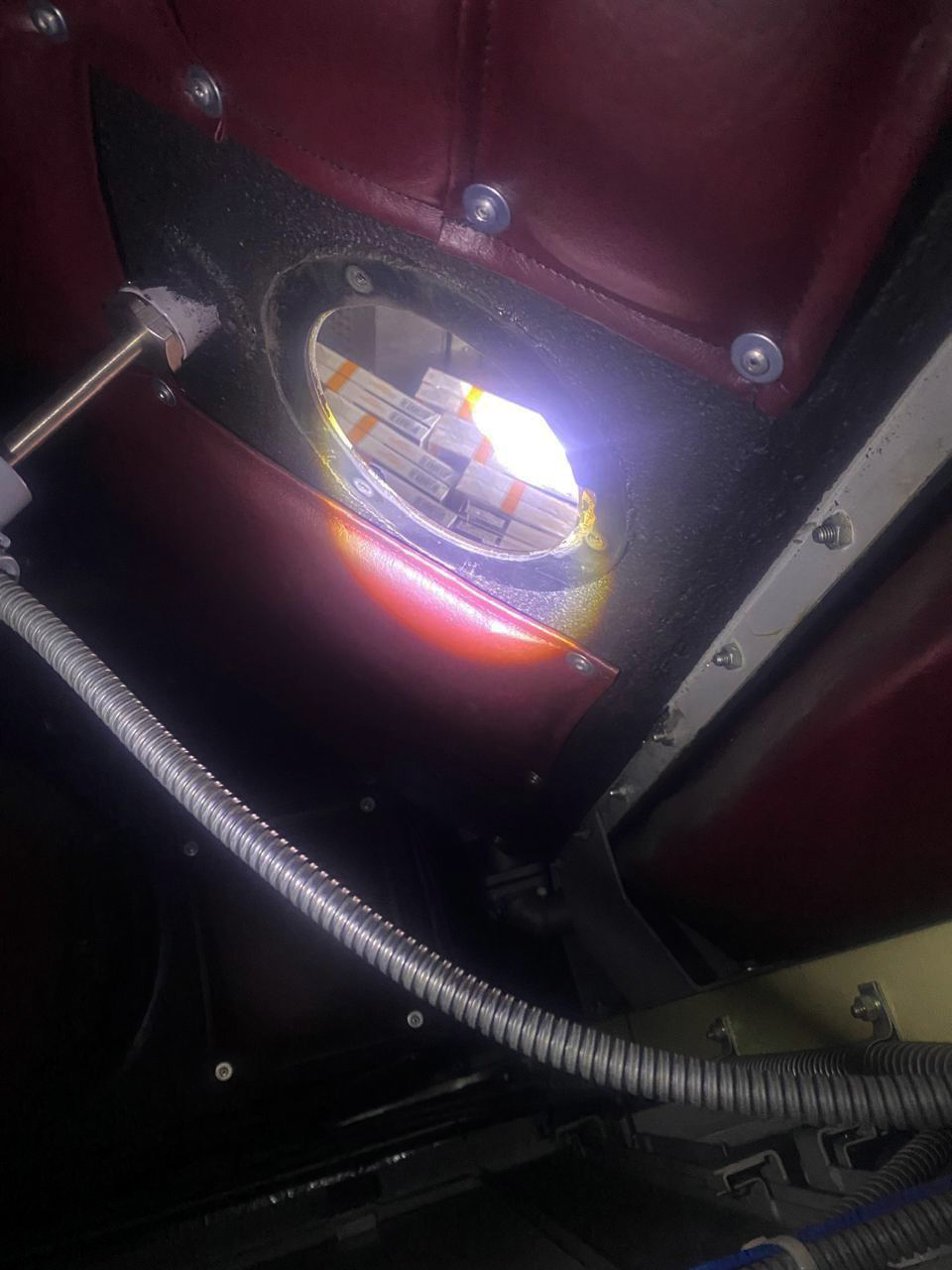 На Волині в купе провідника потяга до Польщі знайшли партію контрабандних сигарет