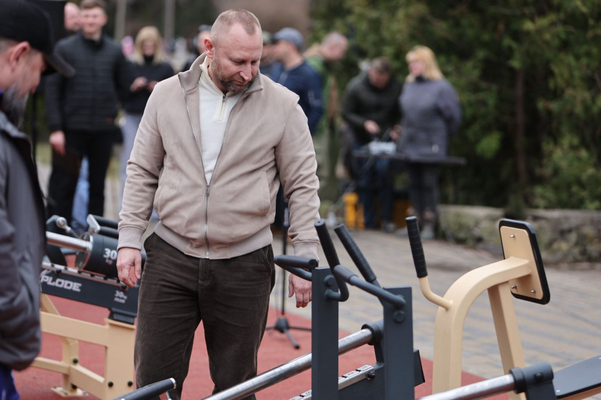 У луцькому парку запрацював тренажерний зал під відкритим небом