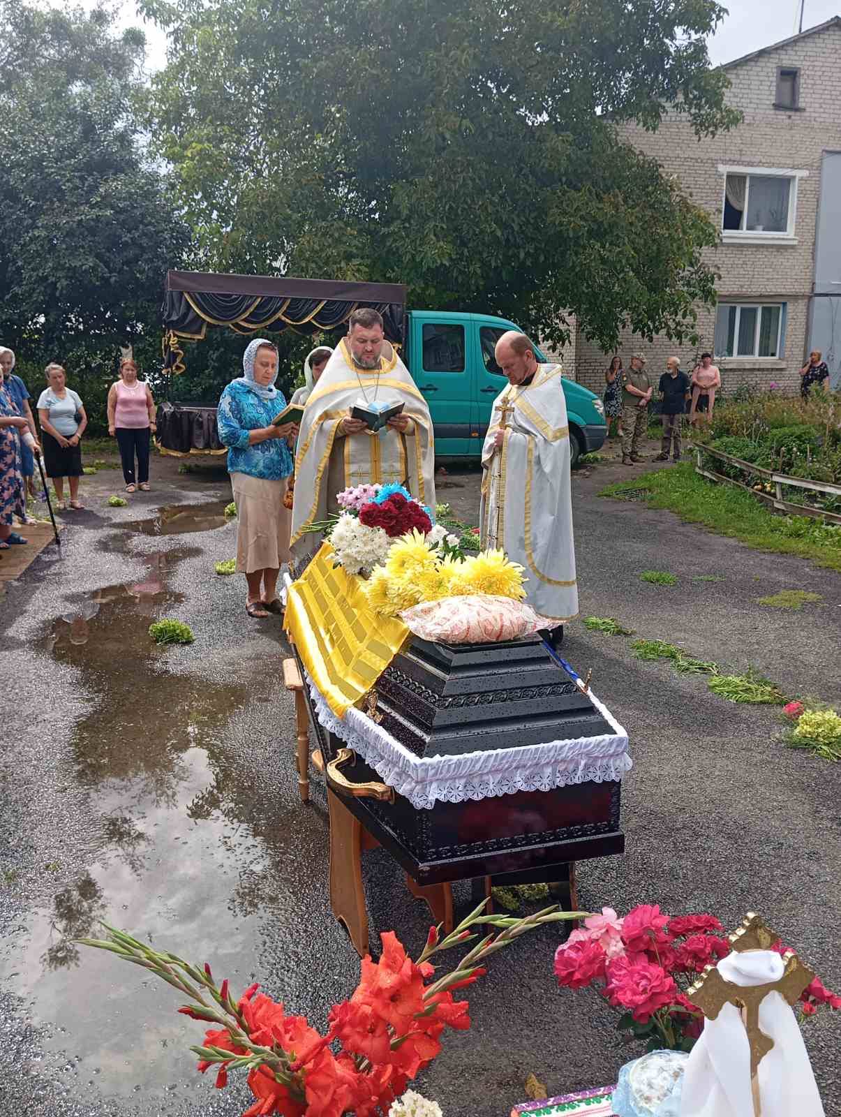Загинув у бою за Україну: на Волині попрощались з Героєм Максимом Плахотіним