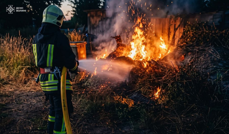 На Волині через недбалість людей виникло сім пожеж: досі гасять займання на торфовищі