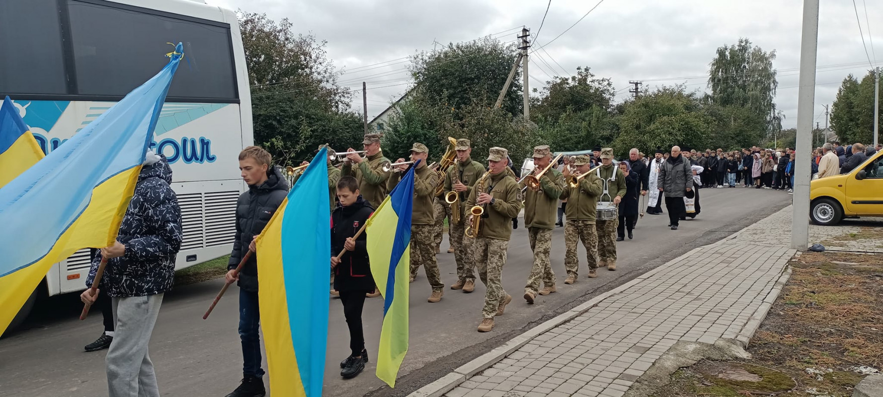 Лишилися дружина, три дочки та два сини: на Волині попрощались із Героєм Сергієм Климчуком