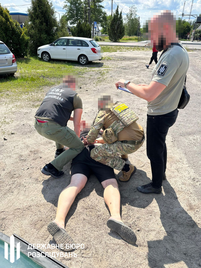 На Волині викрили військового, який продавав фейкові довідки для виїзду за кордон