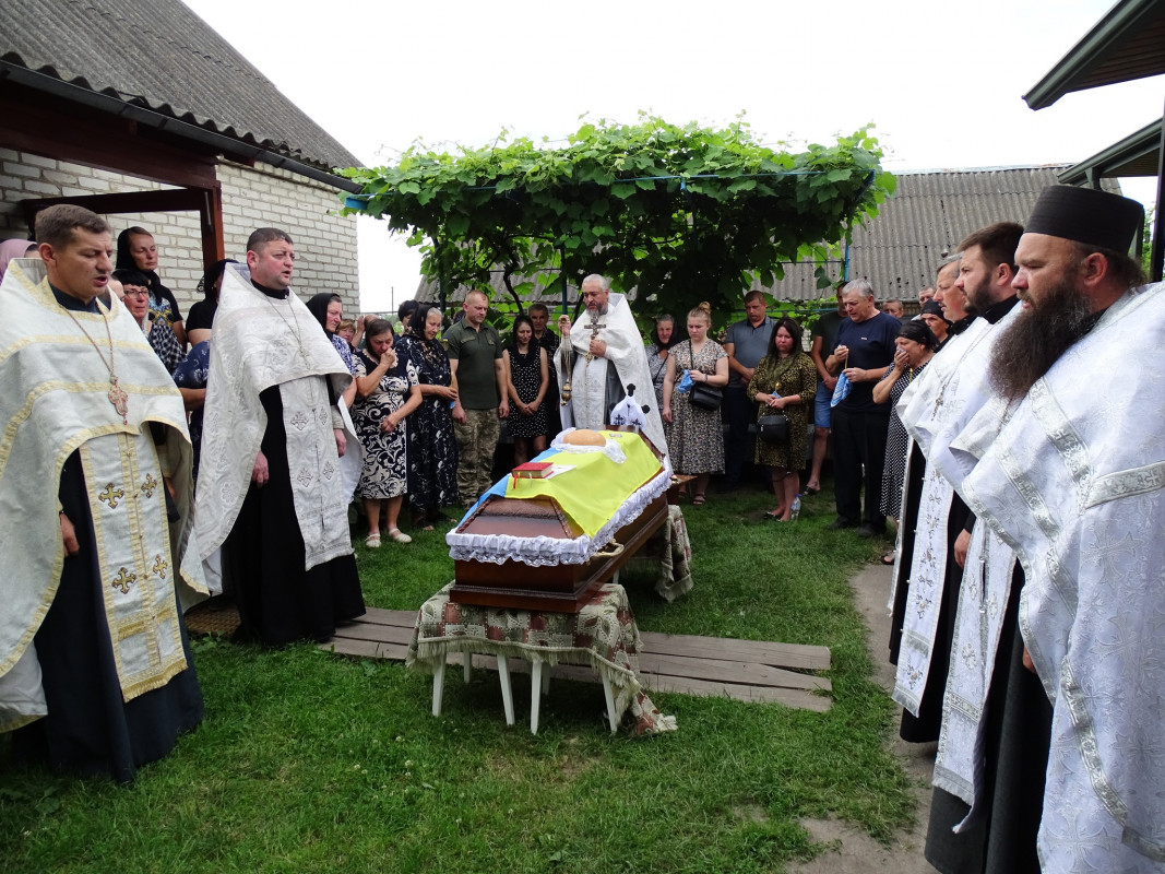 У перший день вторгнення став на захист країни: на Волині попрощалися із молодим Героєм Олександром Карпуком