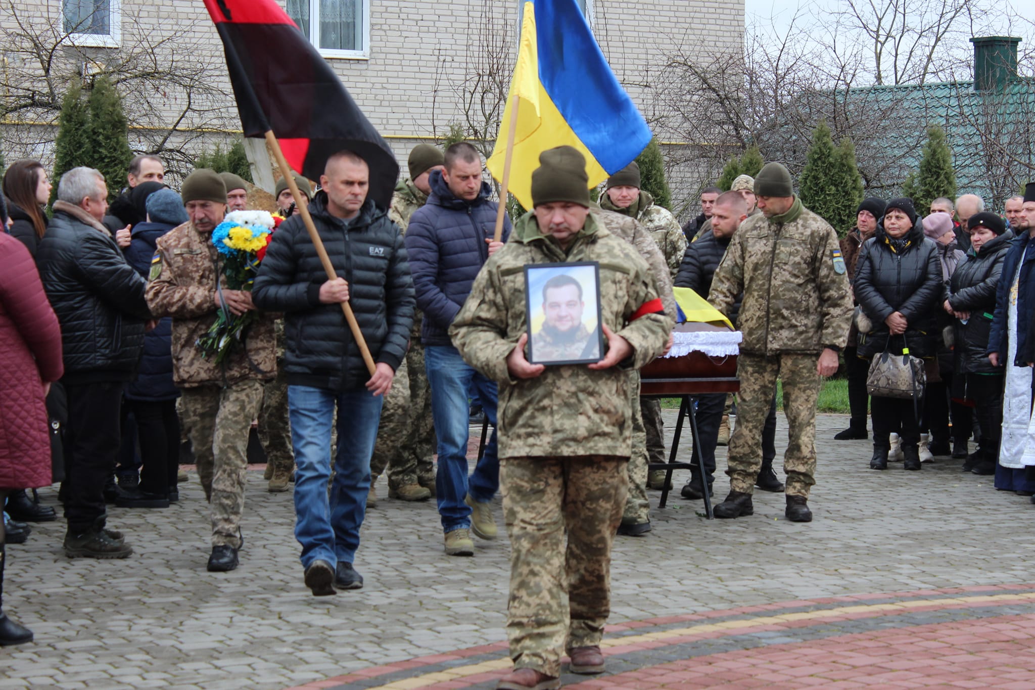 Навіки 23: на Волині попрощались із Героєм Миколою Ковтонюком