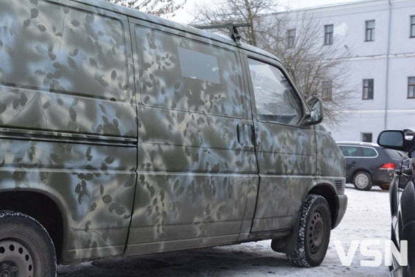 У Луцьку придбали 10 авто для українських захисників, частину волонтери повезуть на фронт