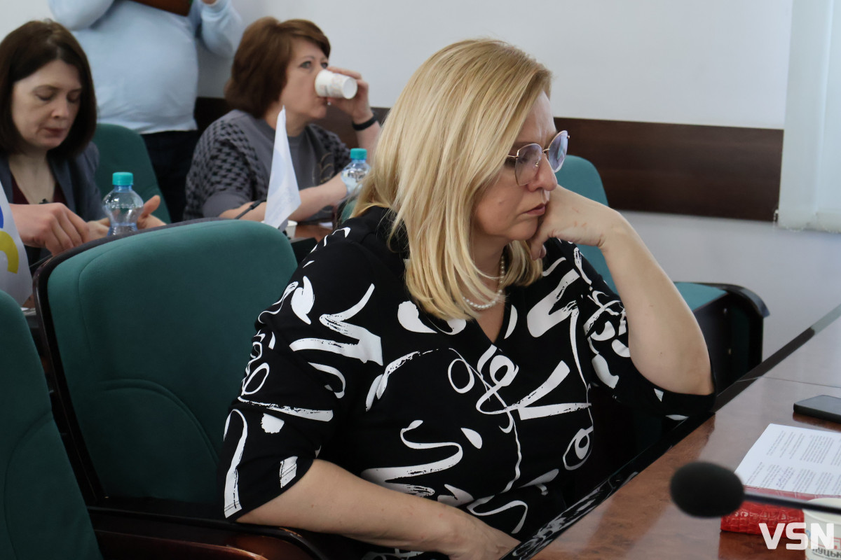 Флешмоб «Шкарпетуйся» і кадрові рішення: що відбулося на 90-й сесії Луцької міськради. Фоторепортаж