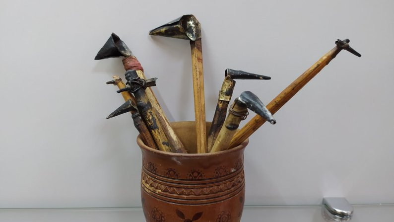 Волинські ковбаса, зеленички з часником, писачок та вишивка 