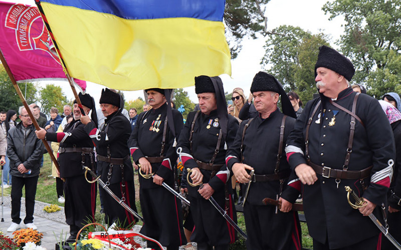 Поляки встановили пам’ятник загиблому бійцю з Волині Богдану Щербику