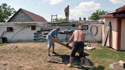 Буревій на Волині зірвав дахи, повалив дерева й обірвав електромережі: у громаді пошкоджено понад 30 будинків