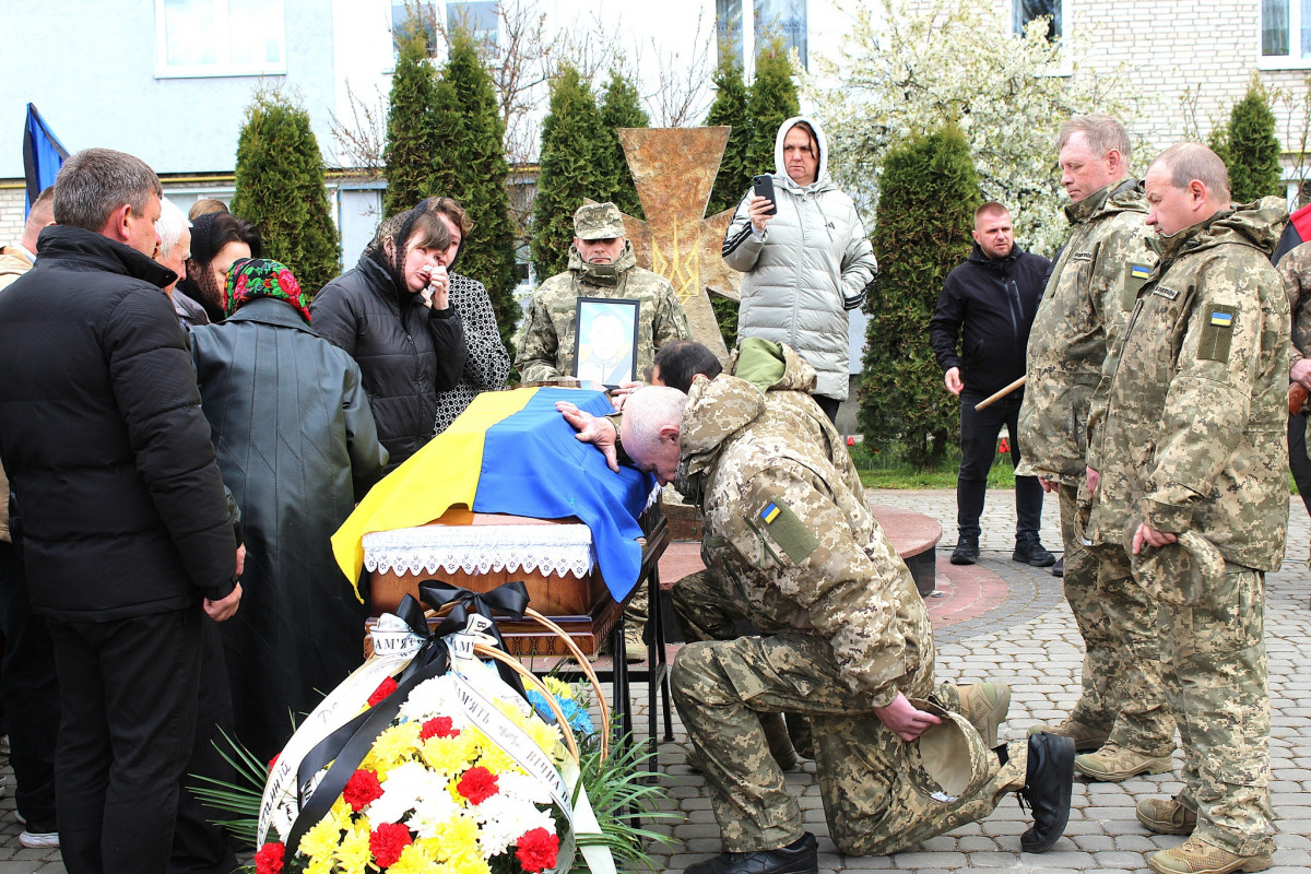 Майже два з половиною роки невідомості: на Волині в останню путь провели Героя Андрія Климюка