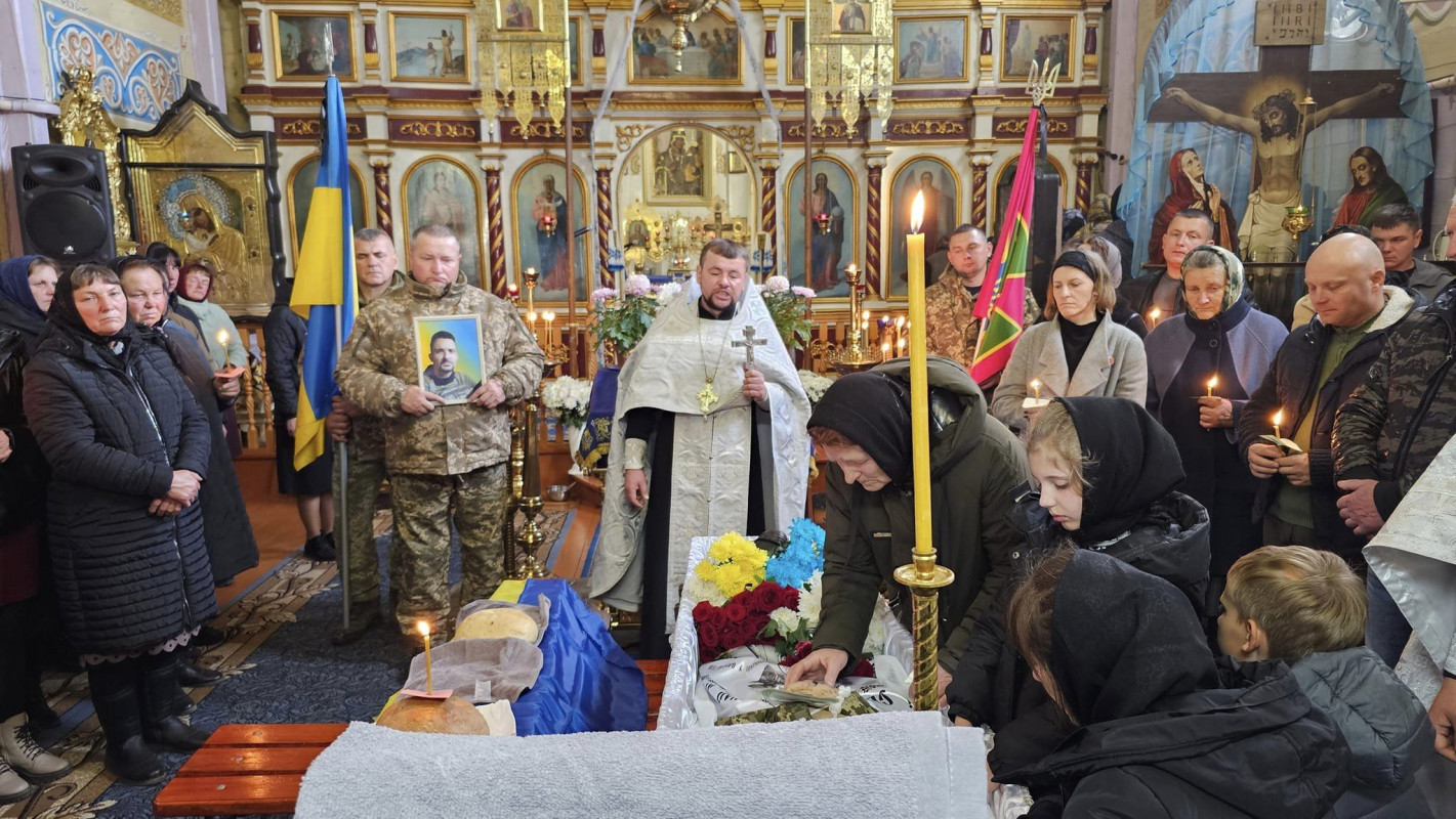 Був призваний на службу у червні цього року, а загинув у жовтні: на Волині попрощалися з молодим Героєм Валерієм Гаржою