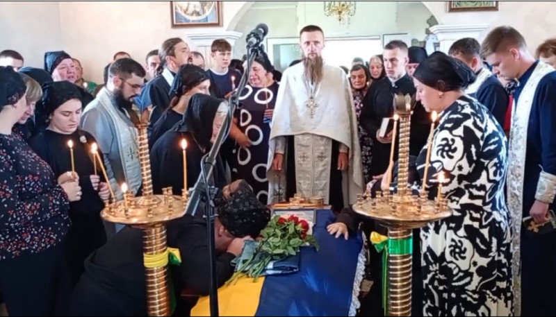 Герой помер від тяжких поранень на війні: на Волині попрощалися із Захисником Валентином Вавелюком
