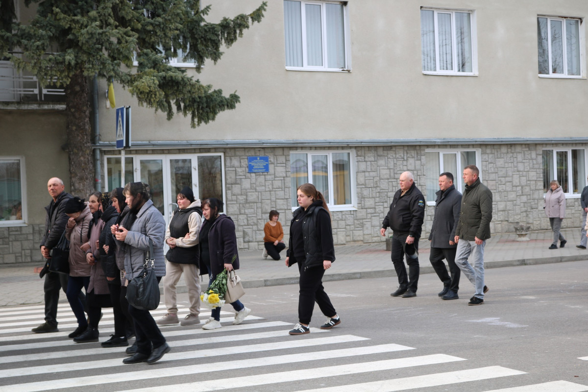 З перших днів вторгнення захищав Батьківщину: на Волині попрощалися з Героєм Василем Івановим