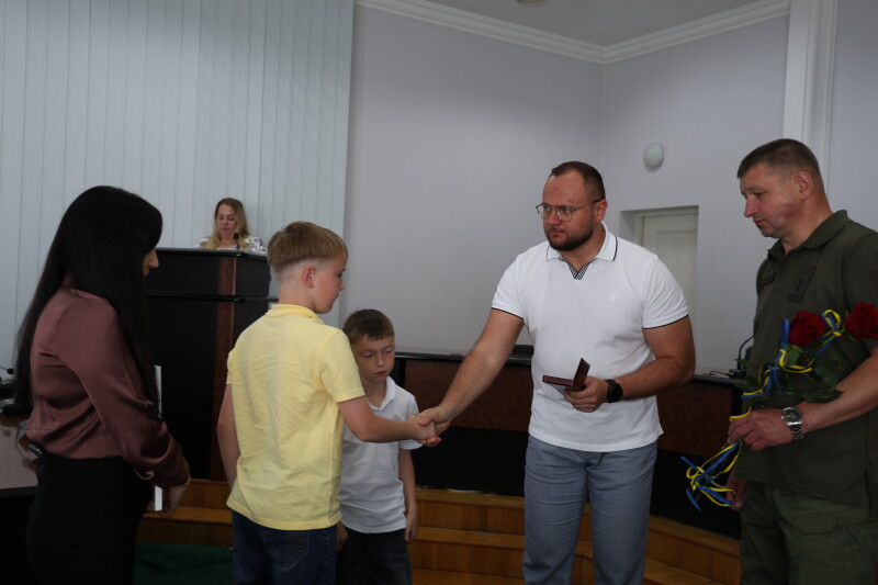 У Луцьку родинам загиблих військових вручили державні нагороди