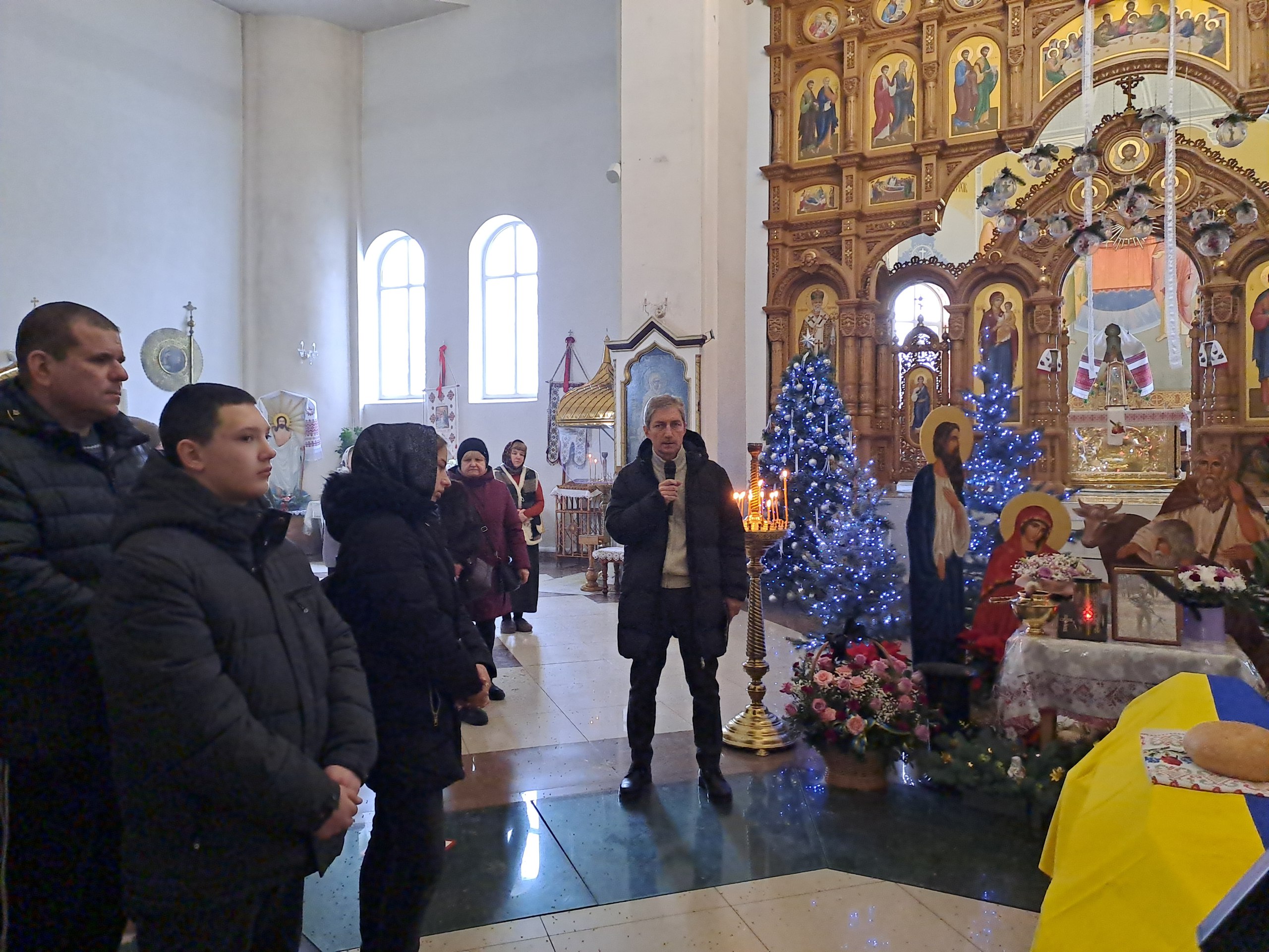 Мобілізували влітку: на Волині в останню путь провели Героя Романа Сахарука