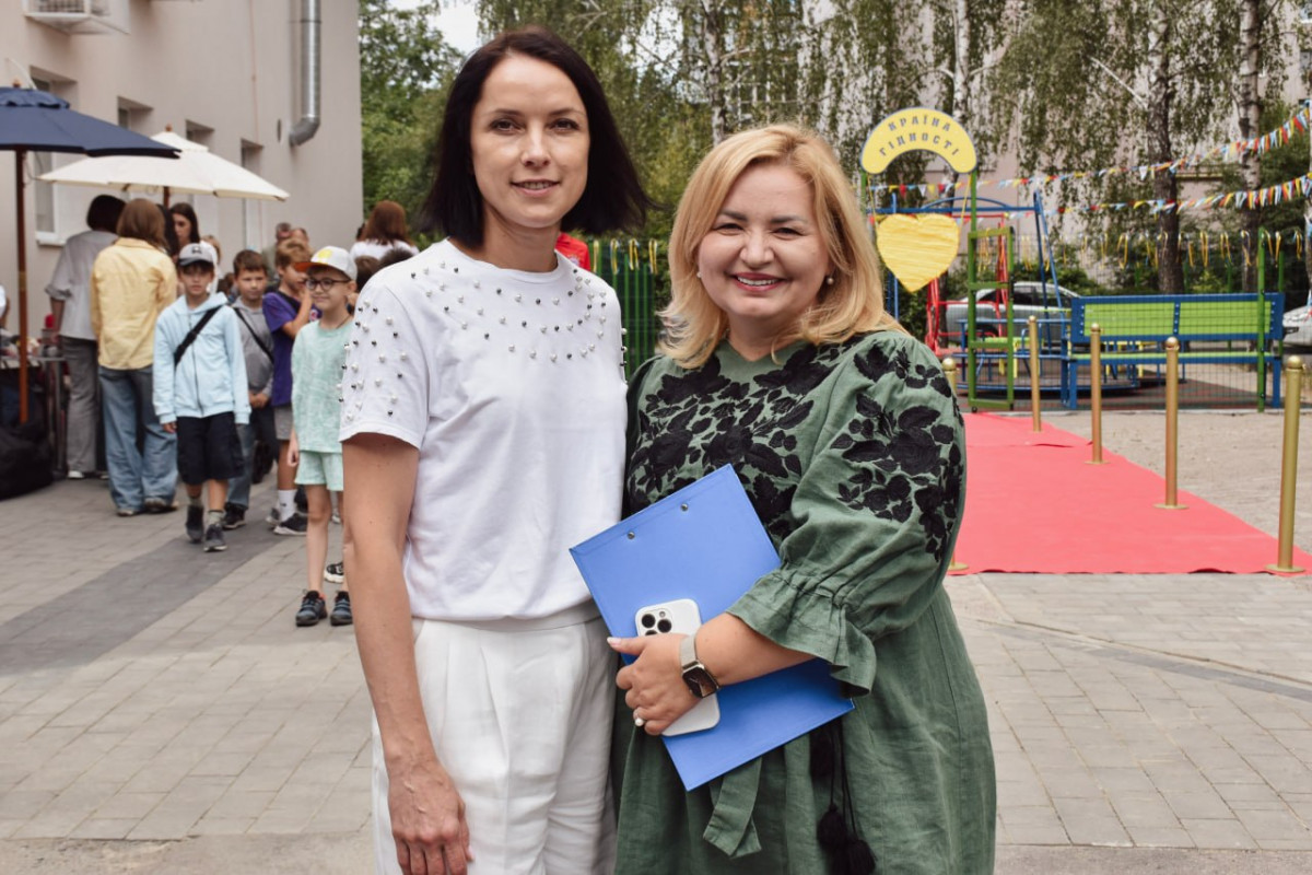 У Луцьку відкрили інклюзивний майданчик, облаштований для дітей на кріслах колісних