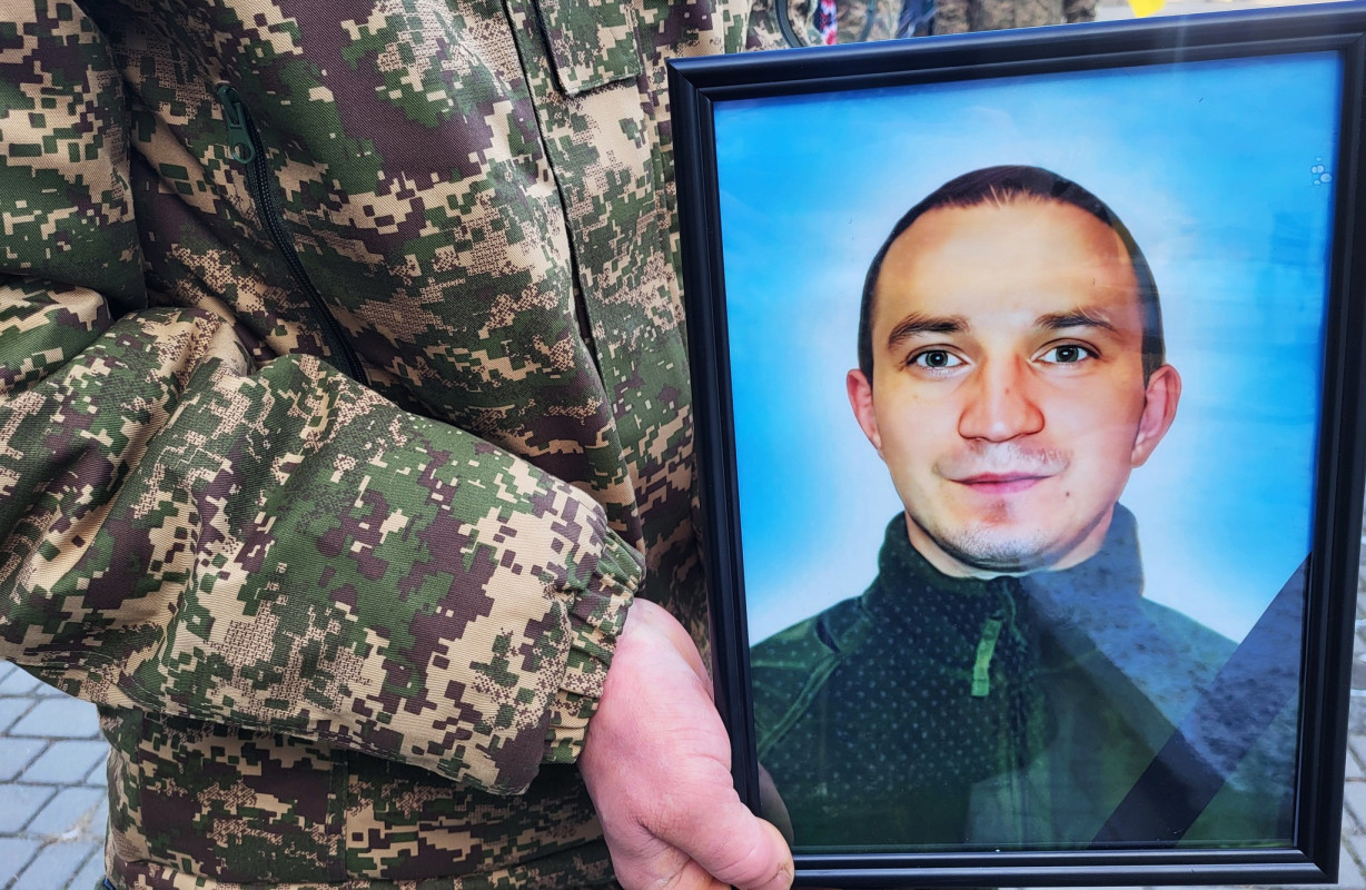 Не встиг відзначити 30-річчя: на Волині прощалися з молодим Героєм Богданом Степанюком