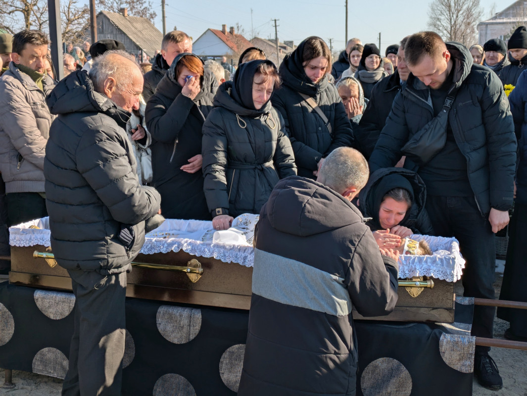 З чотирьох захисників вижив тільки командир. Побратими змогли евакуювати їх лише вночі наступної доби: спогади про молодого Героя з Волині