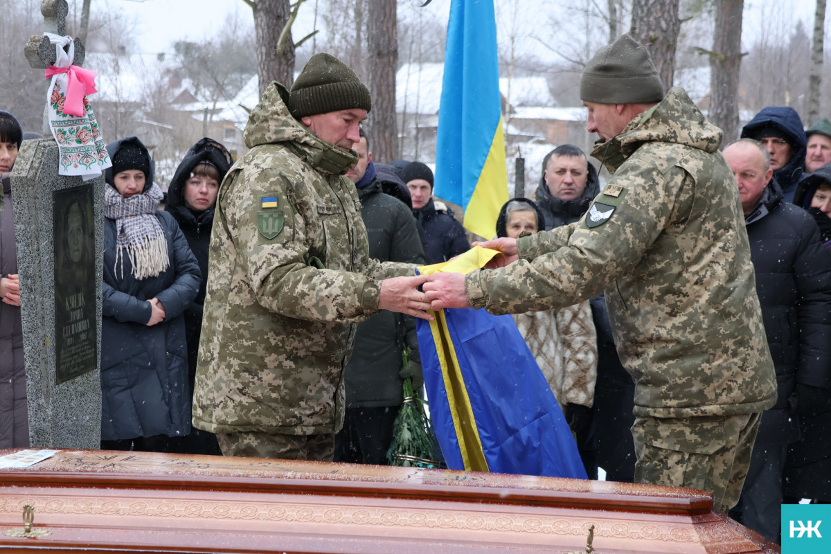Довгою була остання дорога додому: на Волині попрощалися з воїном Володимиром Сірцем