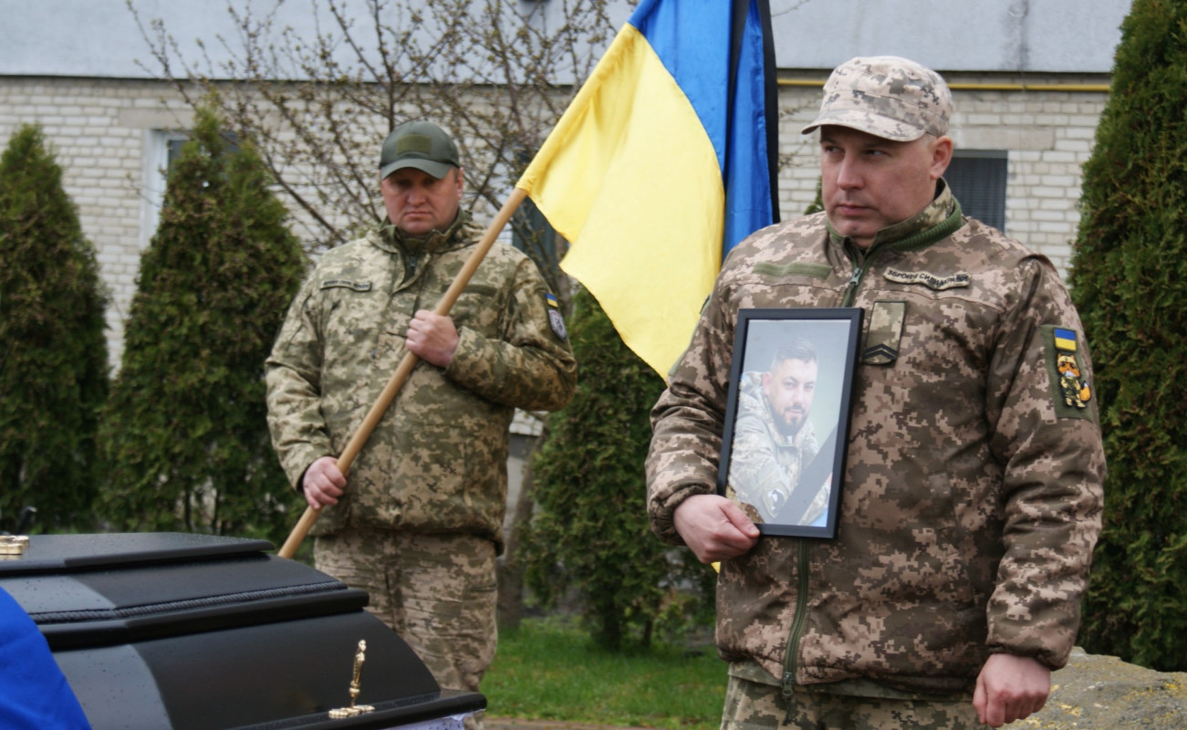 Пережив пекло війни, але загинув у ДТП: на Волині попрощалися із 31-річним воїном Вадимом Стадніком