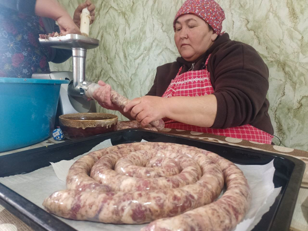 Як приготувати домашню ковбасу на Великдень - господині з Волині поділилися традиційним рецептом