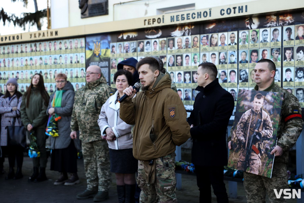 Пішов у бій, як справжній командир: прощання з Героєм у Луцьку. Фото