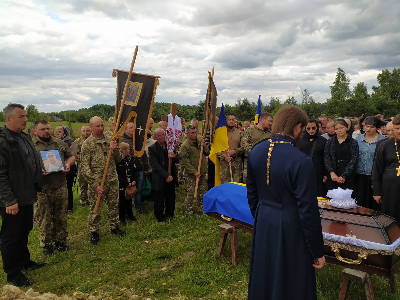 Двоє доньок втратили батька: на Волині попрощалися з полеглим Героєм Сергієм Сливкою