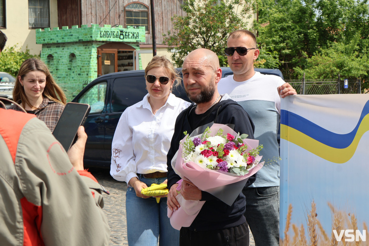 Майже 4 роки неволі: у Луцьку зустріли звільненого з полону Андрія Артисюка