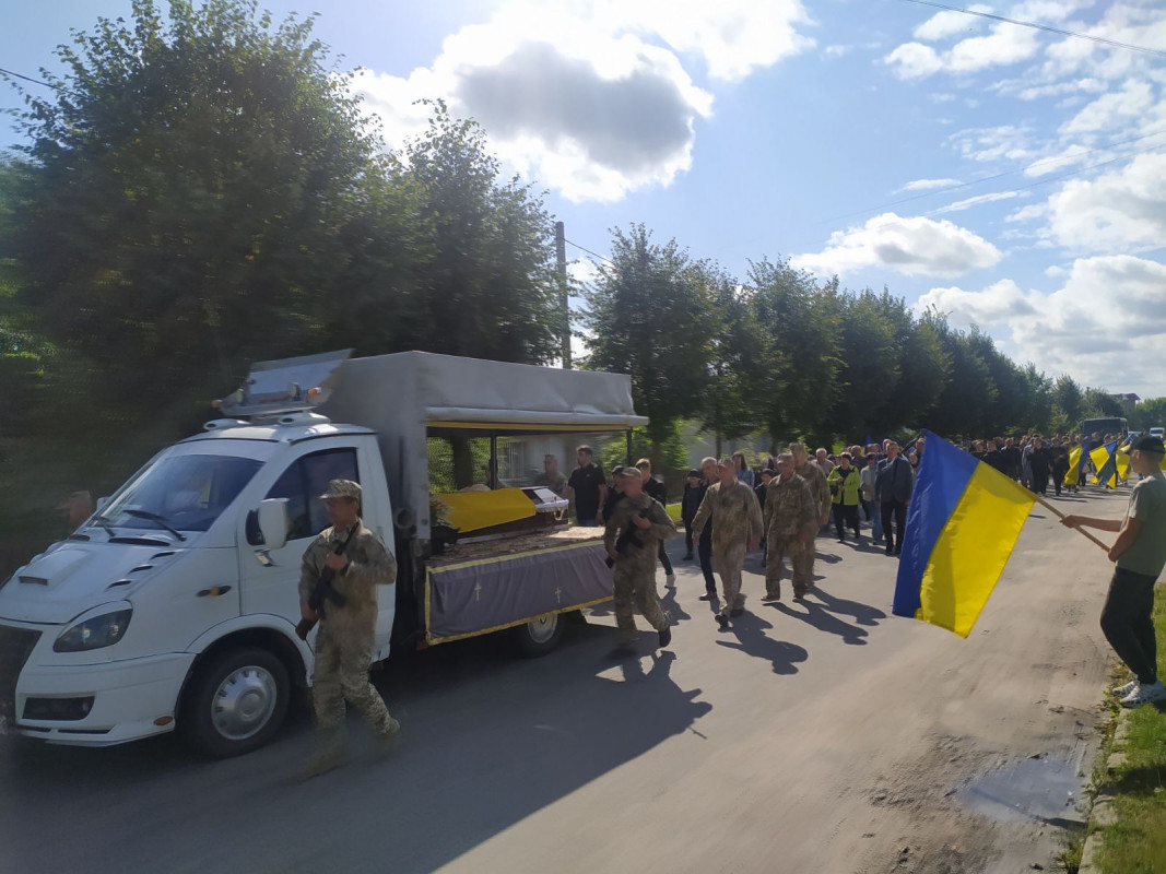 Загинув понад 9 місяців тому: на Волині попрощалися з Героєм Олегом Оліферчуком