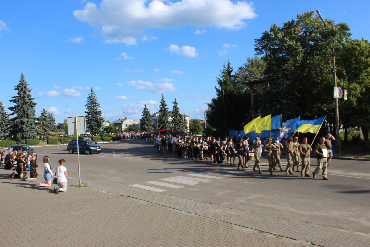 Трагічний день у громаді: на Волині попрощалися одразу із трьома Героями