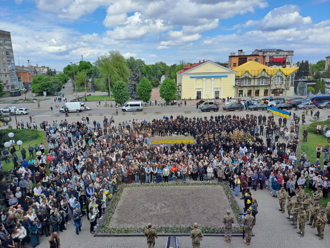Учасник АТО, поліцейський, батько: на Волині попрощалися з 35-річним Героєм Дмитром Сергієнком