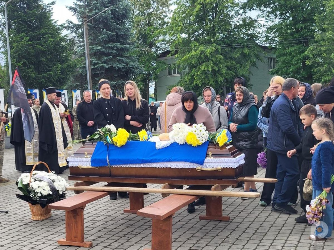 Понад два роки вважався зниклим безвісти: у громаді на Волині попрощалися з Героєм Олександром Барилюком