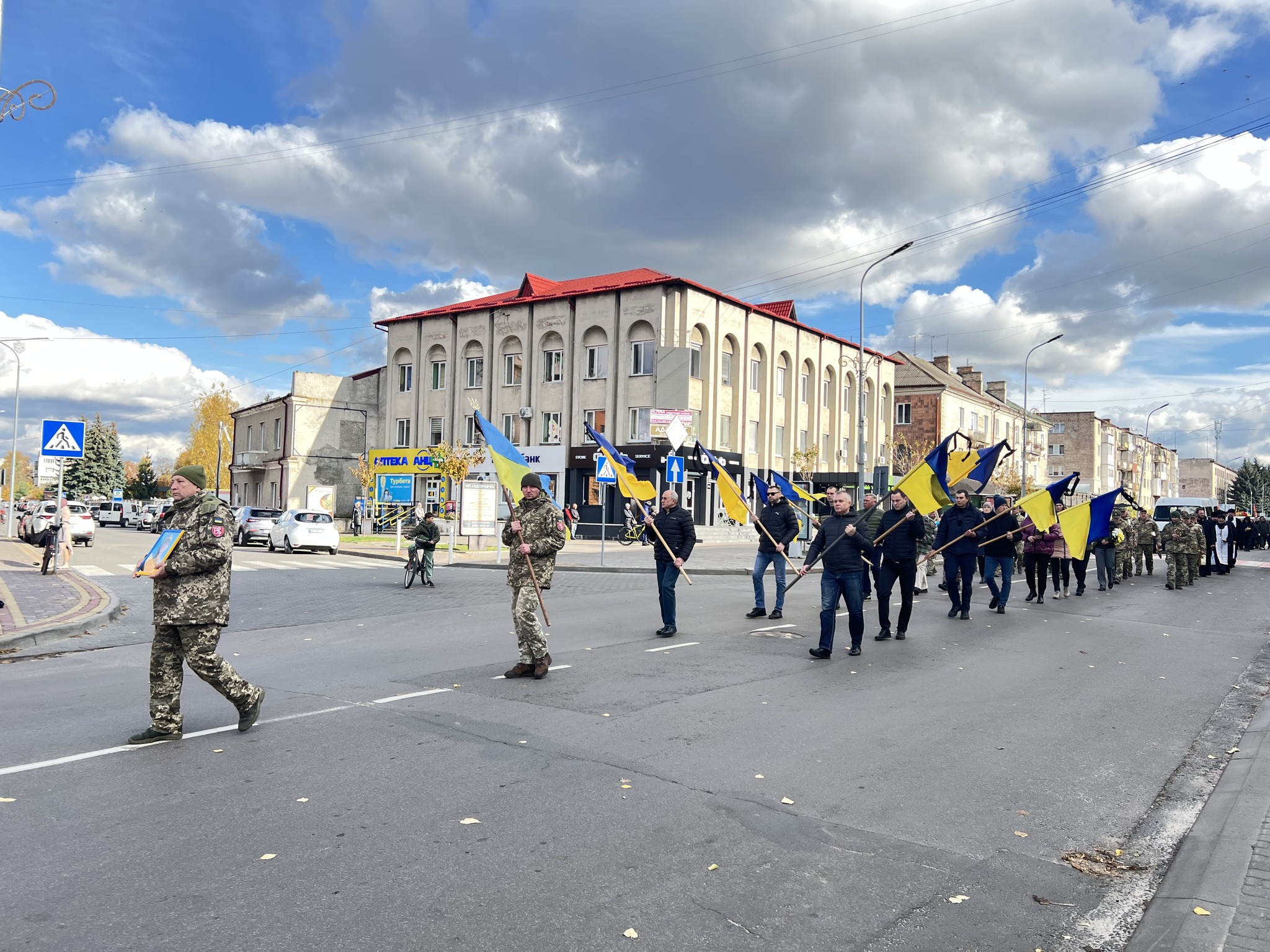 Понад рік вважався зниклим безвісти: на Волині попрощались з Героєм Романом Яковлевим