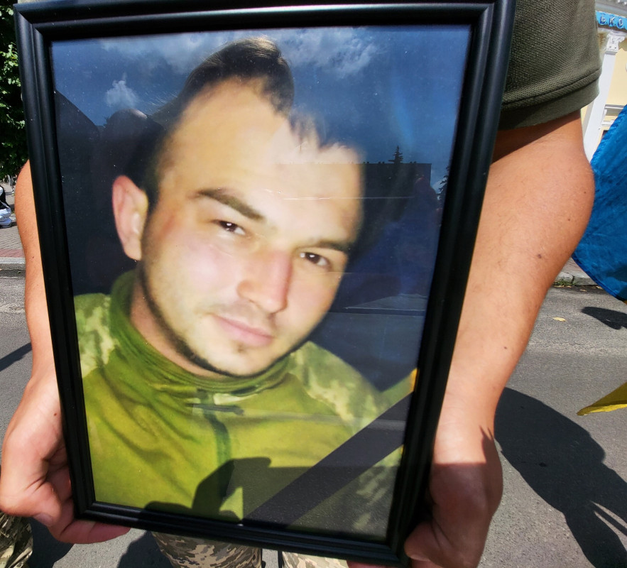 Серце не витримало жахів війни: на Волині попрощались з молодим Героєм Русланом Мазуриком