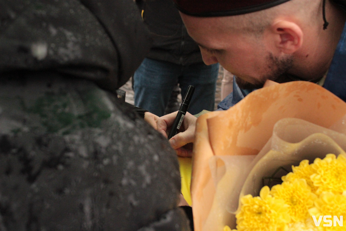 Після трьох років полону у Луцьку зустріли захисника Віталія Глєбова