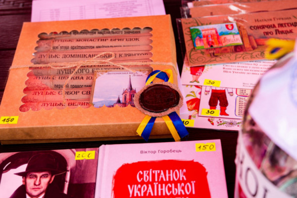 У Луцьку на ярмарку «Допомога армії» зібрали кошти для потреб захисників