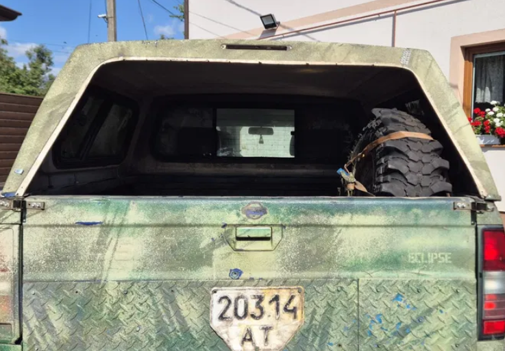 Авто для фронту на Волині: пікапи, які рятують життя