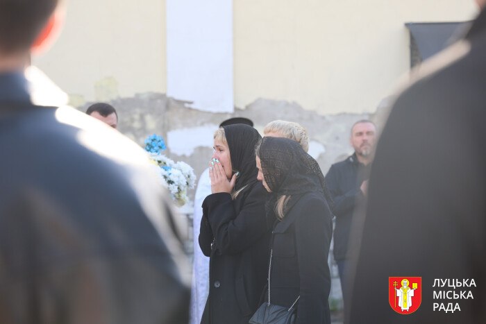 Підписав контракт після першого курсу: в Луцьку віддали останню шану 19-річному Герою Денису Бойченку