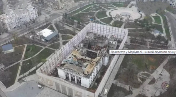 У Маріуполі росіяни почали зносити будівлю драмтеатру, де загинули сотні людей. Фото
