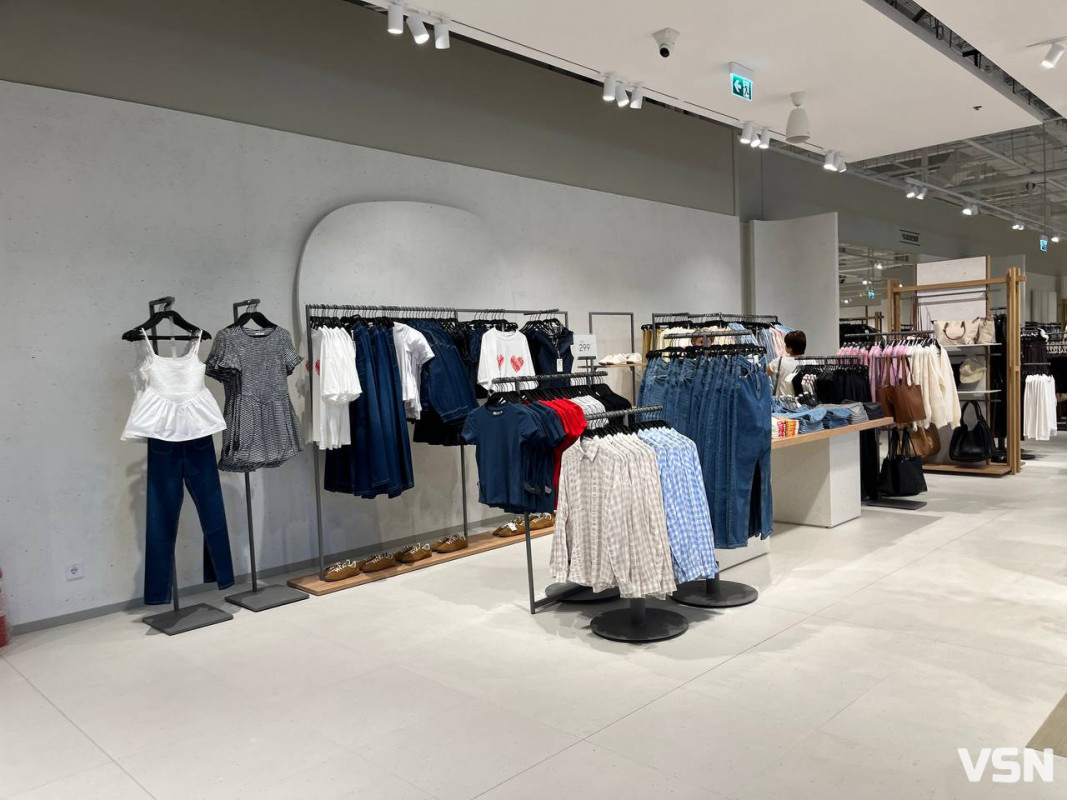 У луцькому ТЦ «ПортCity» відкрили оновлений магазин Reserved