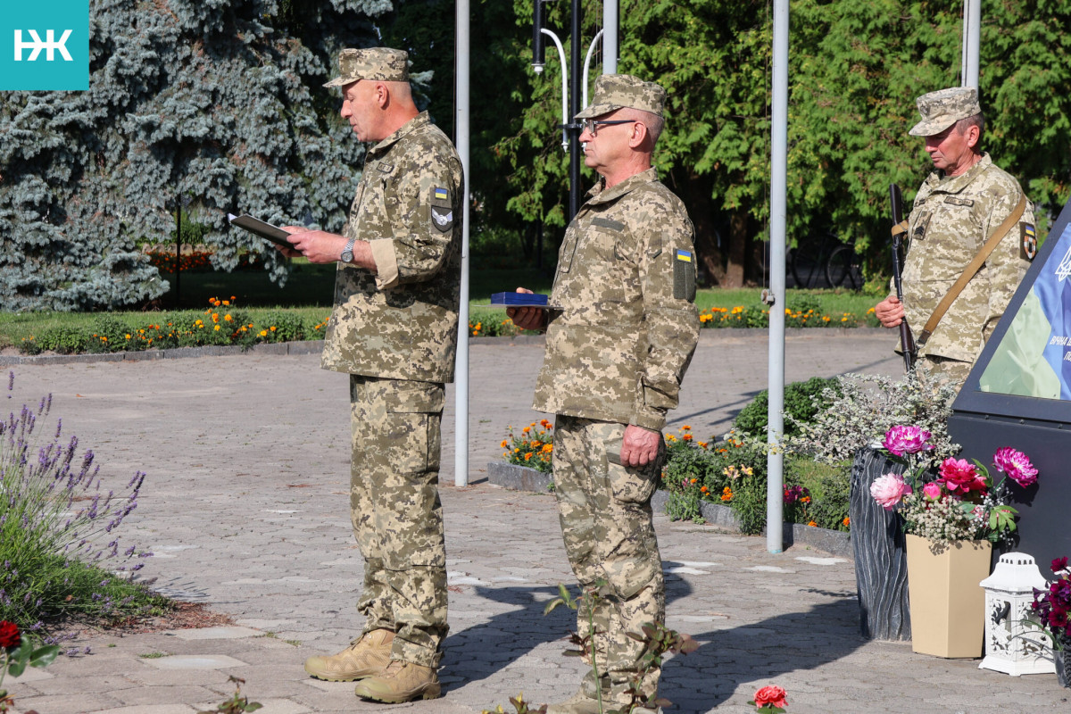 Посмертно нагородили Комбатантським хрестом: на Волині родині Героя Юрія Куха вручили відзнаку
