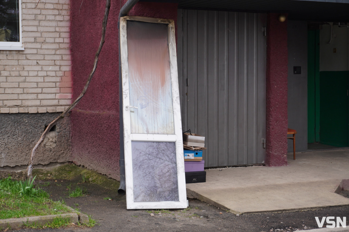 «Коли почули ППО, майже одразу щось вдарило в балкон»: мешканці луцької багатоповерхівки про ранкову атаку БпЛА