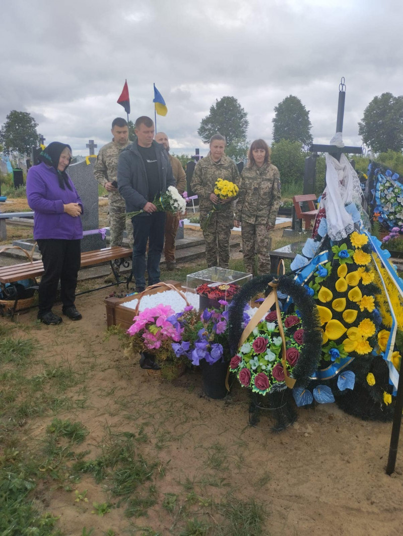 На Волині мамі командира радіолокаційної станції Сергія Панасюка передали посмертну відзнаку